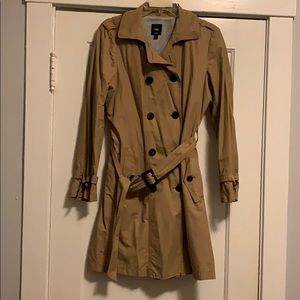 Gap women’s belted size large khaki trench coat